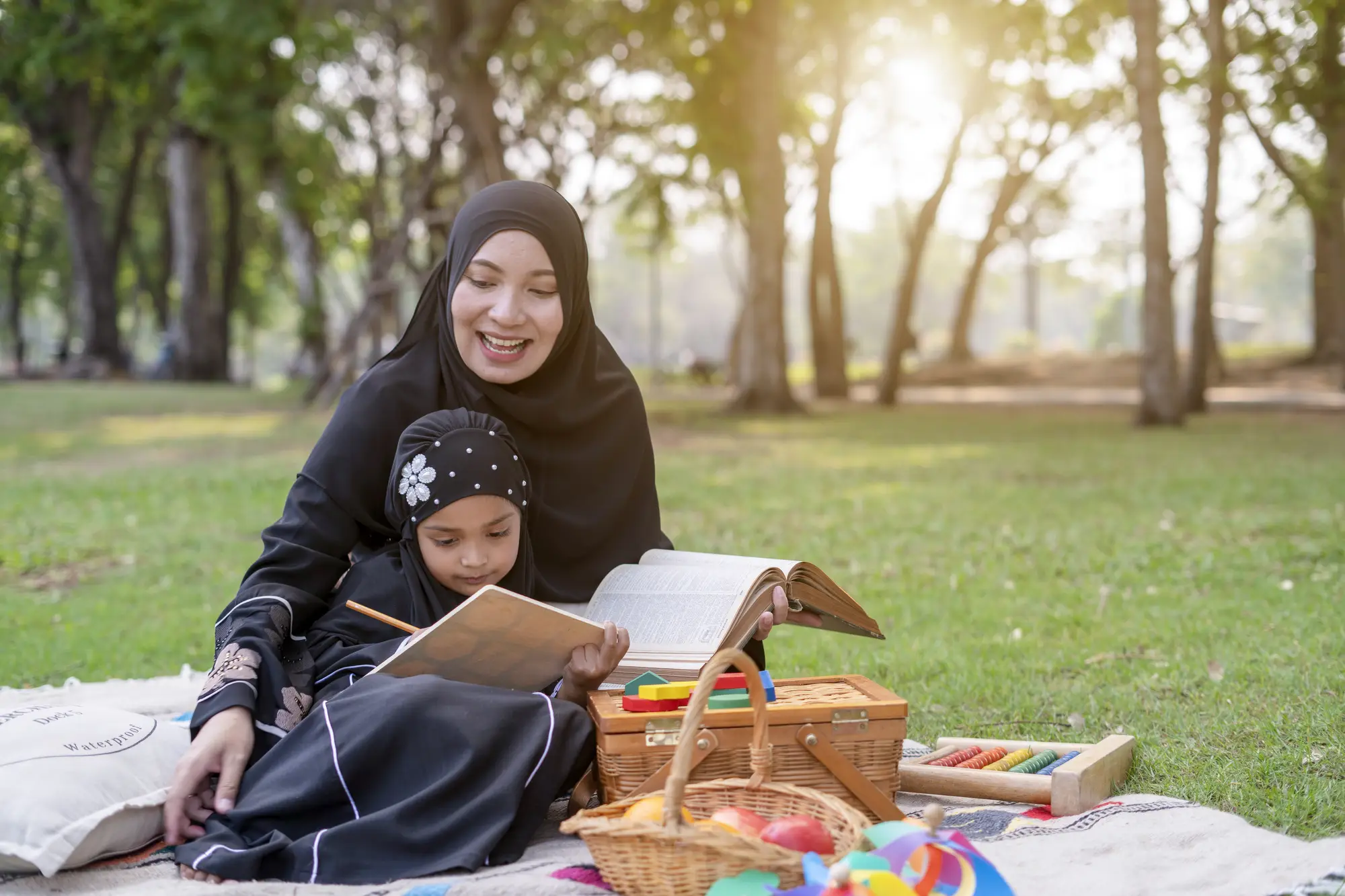 woman_reading_to_child